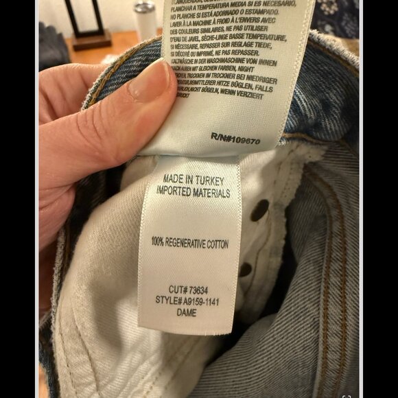 AGOLDE Dame High Rise Wide Leg Cuffed Jeans in Showdown | Size 24 - Picture 7 of 7